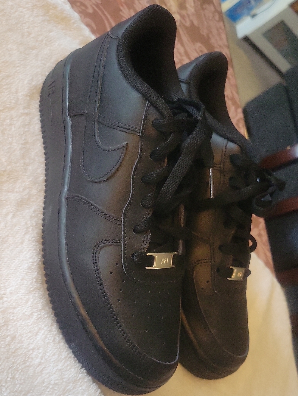 Nike Air F 1 Boys Sz7y Black Low-Top Leather Sneakers - Classic Casual Style
